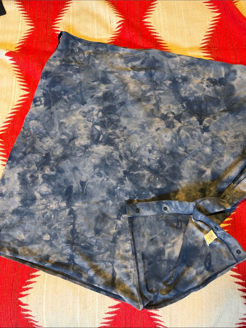 Lululemon natural dye adjustable circle scarf nursing cover